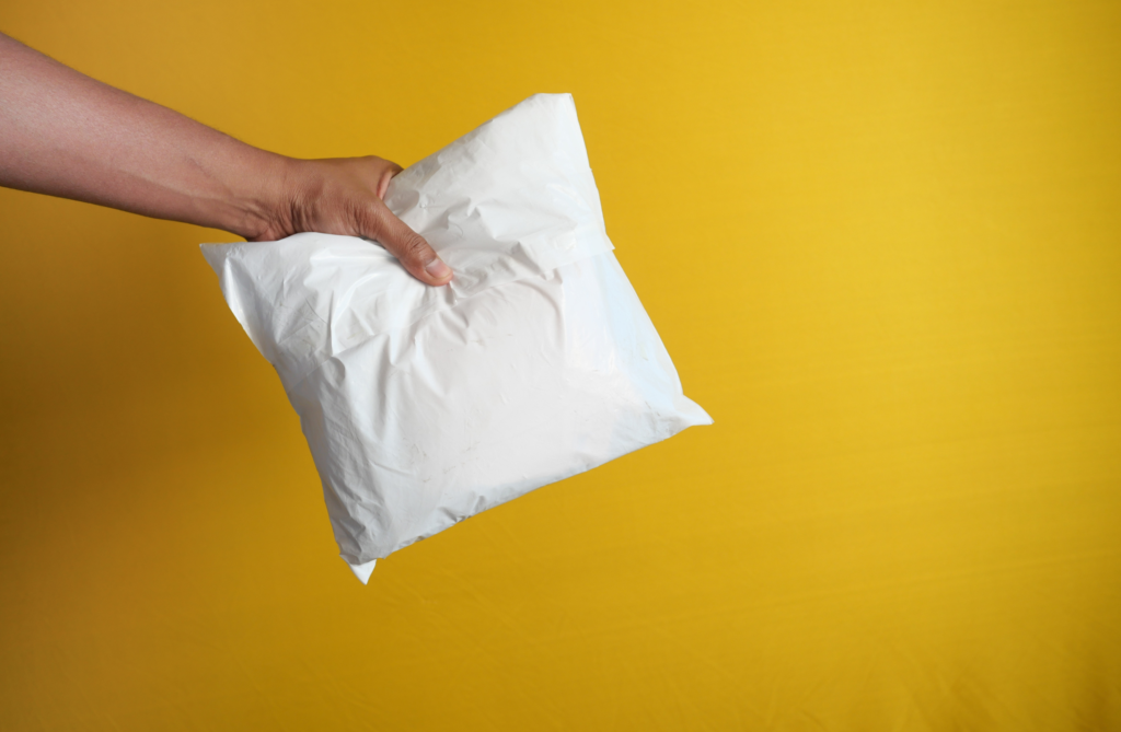 Paper Mailer vs Poly Mailer: Which Should You Use for Your Packaging?