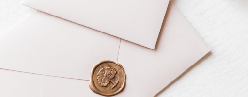 Poly Mailer vs Envelope: Which Should You Use for Shipping?